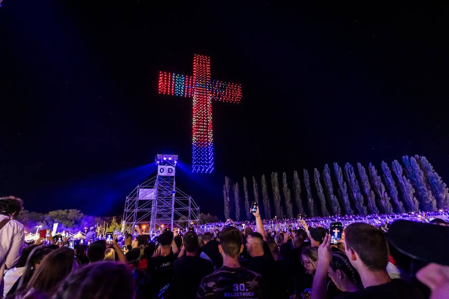 Scenografija dronovima na koncertu Marka Perkovića Thompsona