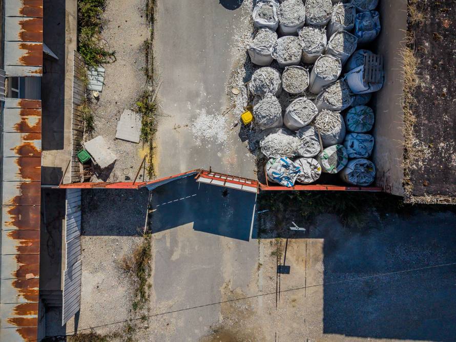 Fotografije iz zraka ilegalnog odlagališta otpada u Gospiću