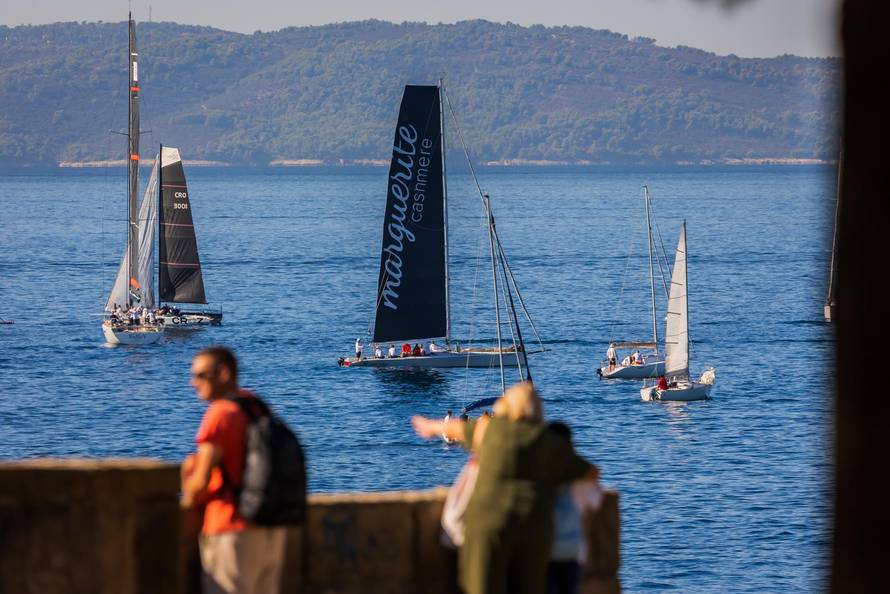 Split:  Pogled sa Sustipana na start Mrduljske Regate