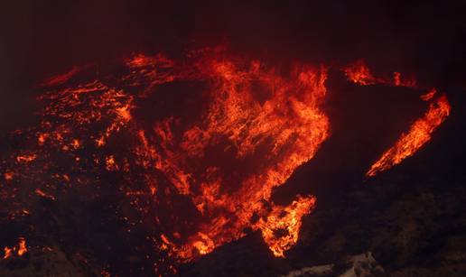 Novi šumski požari izbijaju kod Los Angelesa: 'Izgleda kao da je eksplodirala dimna bomba...'