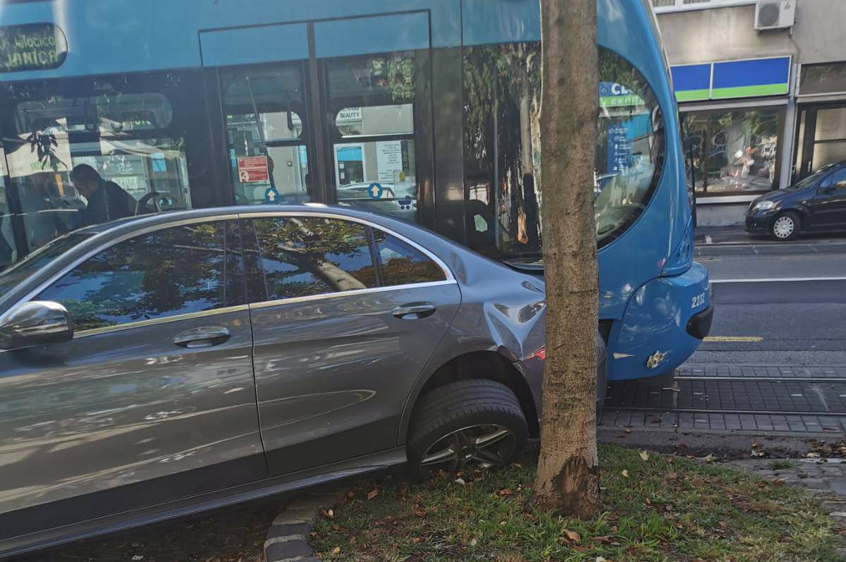 Gužva na Maksimirskoj zbog sudara tramvaja i automobila