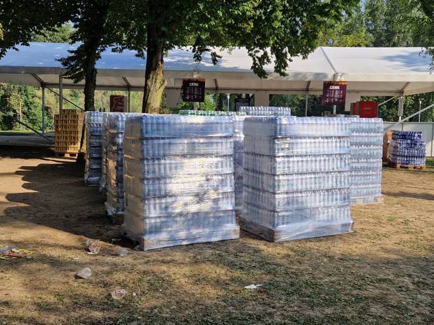 Pogledajte kako Bundek sada izgleda! Sinoć bila hrpa smeća, vrijedni čistači radili cijelu noć