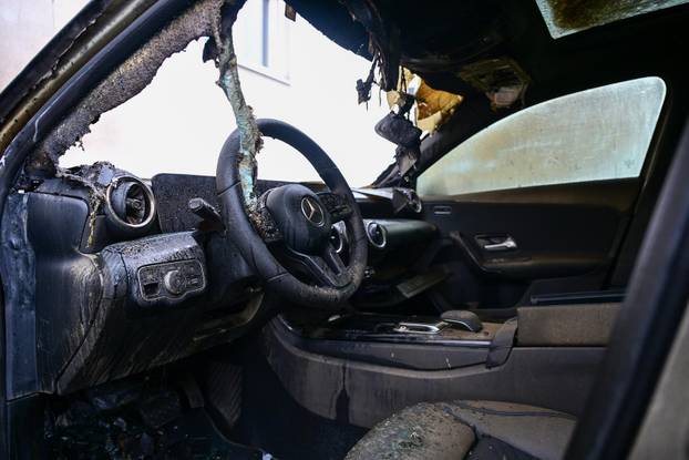 Zagreb: U ulici Jasena tijekom no&cacute;i auto je u potpunosti izgorio 