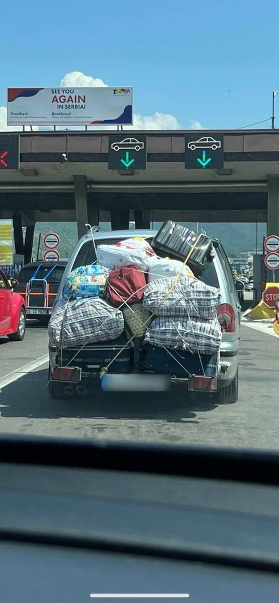 Fotografija s granice sa Srbijom: 'Pa ovaj je spakirao pola života'