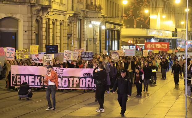 Zagreb: Održan jubilarni 10. Noćni marš za prava žena "Žene – kičma otpora"