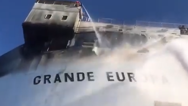 Španjolska: Gori teretni brod, posadu spašavali helikopterom