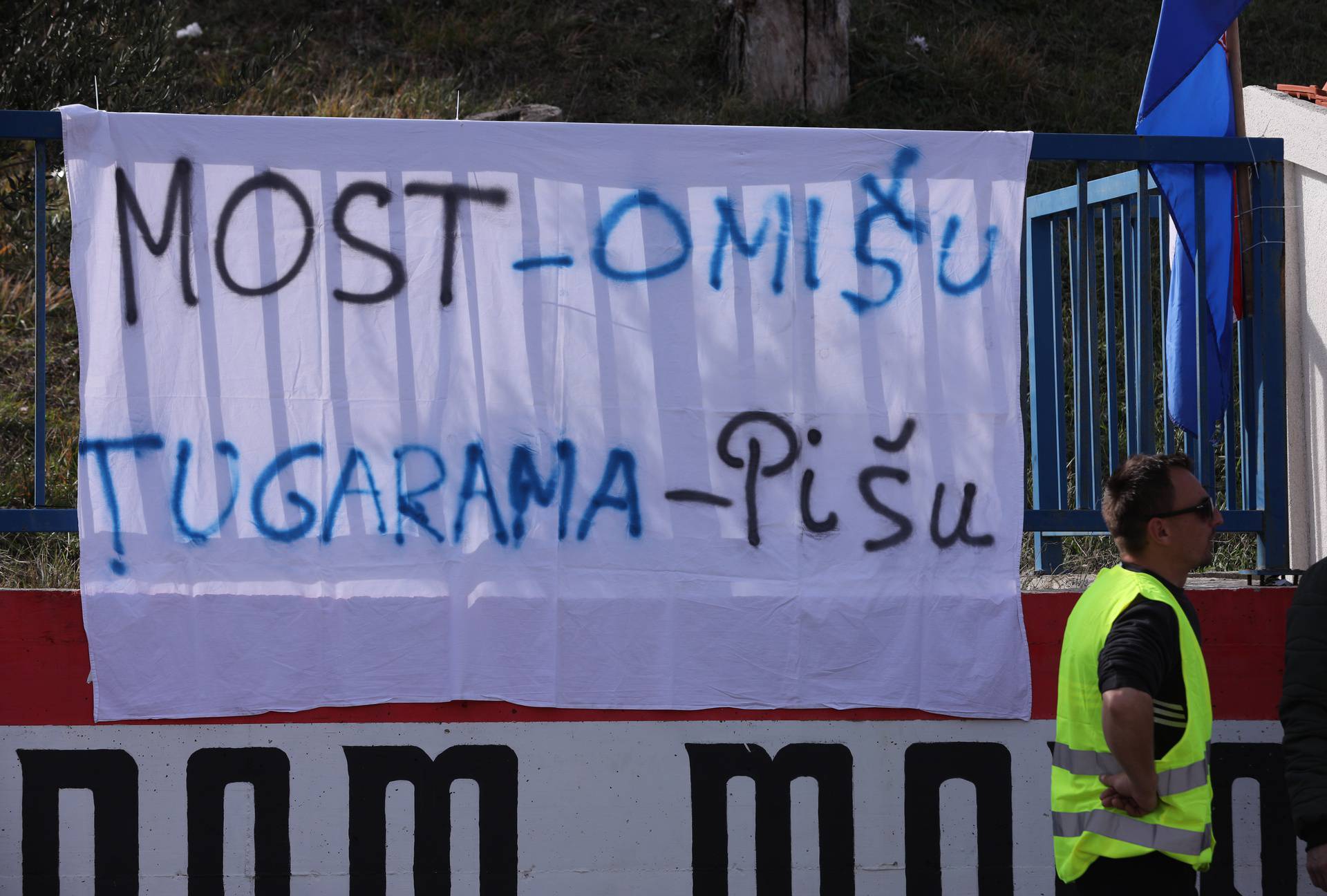 Mještani Tugara nezadovoljni zbog mogućih problema s mostom preko Cetine