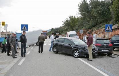 U sudaru tri auta vozači i djevojčica (2) neokrznuti