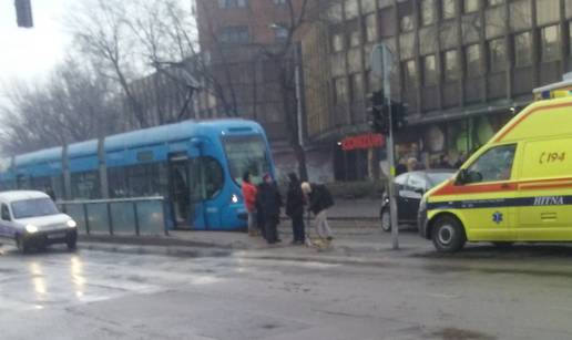 Sudarili se Punto i tramvaj, ozlijeđenog prevezli u bolnicu