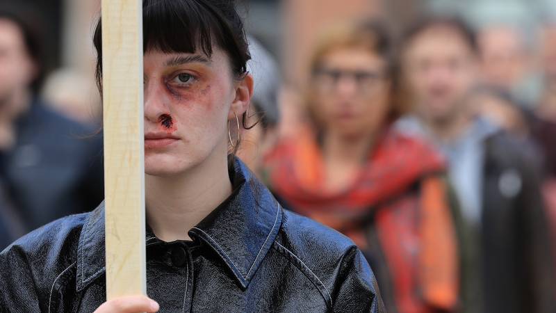 FOTO Performans posvećen borbi protiv obiteljskog nasilja održali na Trgu bana Jelačića