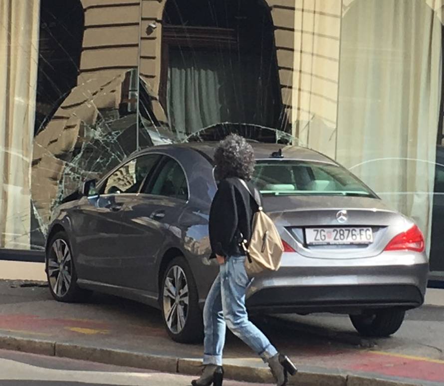 Autom u izlog: 'Pokosila bi me da sam krenula sekundu ranije'