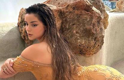 Bujna Demi Rose poput sirene: Kroz prozirnu haljinu nazirale se njene grudi, a ni guzu nije skrila