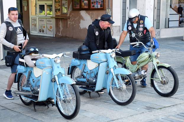 Sisak: Oldtimer klub Sisak organizirao 7. Tomos susret