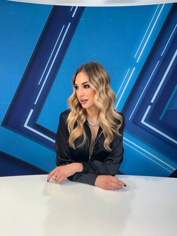 FOTO Talijanska voditeljica je konkurencija Diletti Leotti pred kamerama! Bila je i misica...