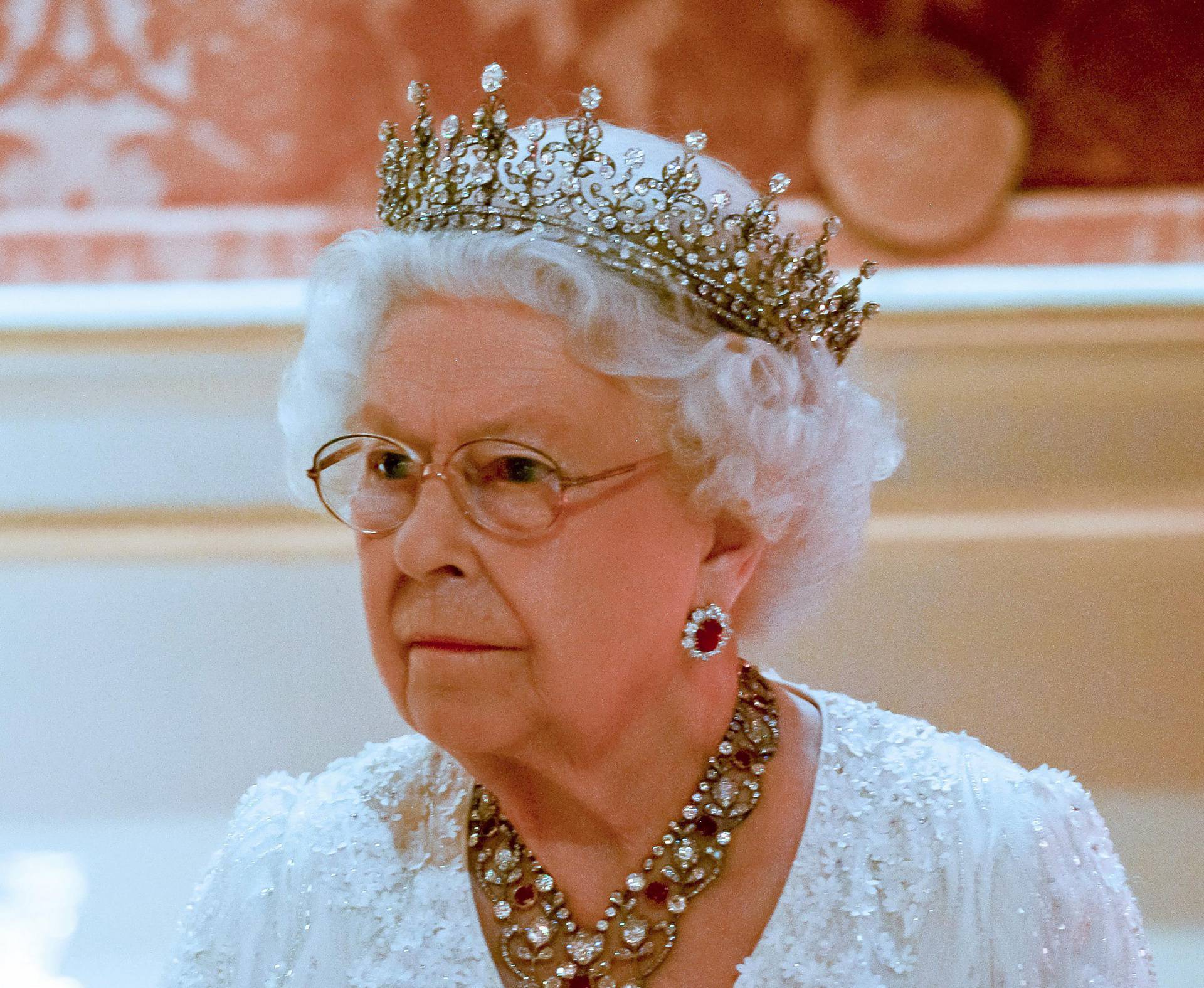 QUEEN ELIZABETH HOSTS DINNER FOR CHOGM LEADERS