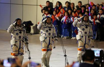 Završili su devetosatnu misiju: Kineski astronauti postavili rekord u svemirskoj šetnji