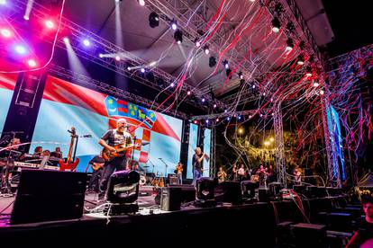 FOTO Spektakl u Imotskom: Evo kako je izgledao koncert Bulića, Thompsona i Zečića na stadionu