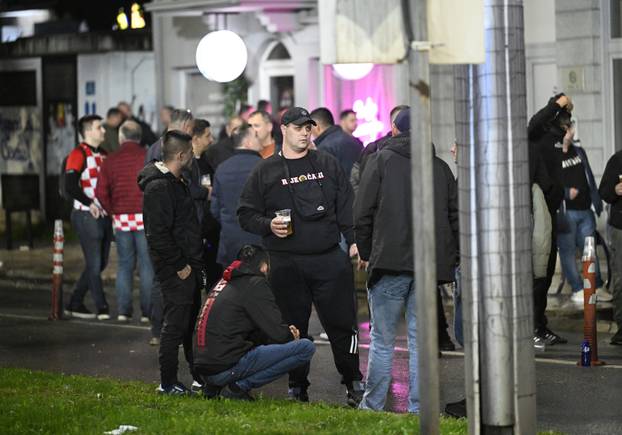 Podgorica: Policija i navijači uoči početka utamcie Crna Gora - Hrvatska 