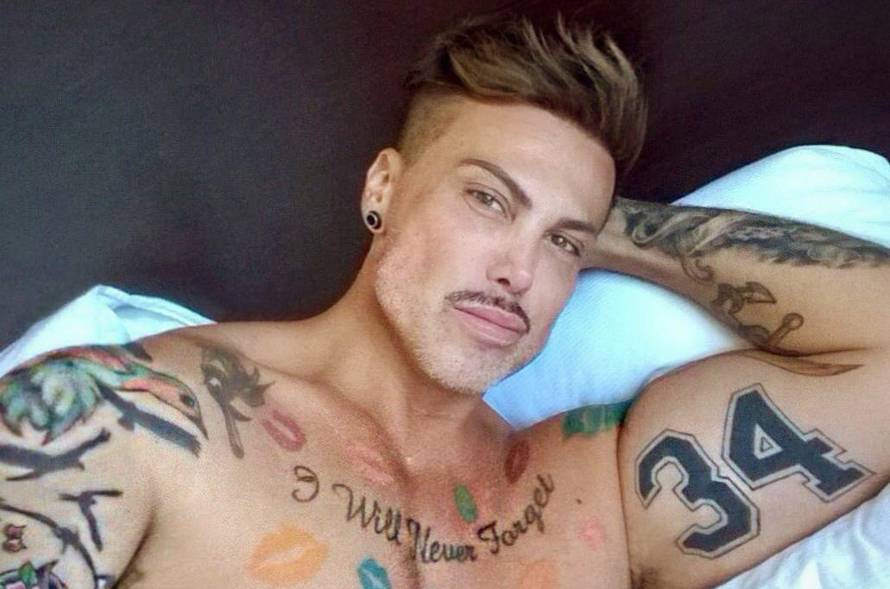 'Imao sam grupni seks i gledao sam druge parove dok to rade'