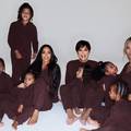Kim Kardashian objavila dosad najskromniju božićnu čestitku: 'Nepotpuni ste bez Kayneja'