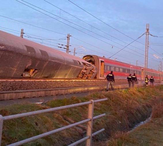 Vlak izletio iz tračnica u Italiji: Poginuli su strojovođa i putnik