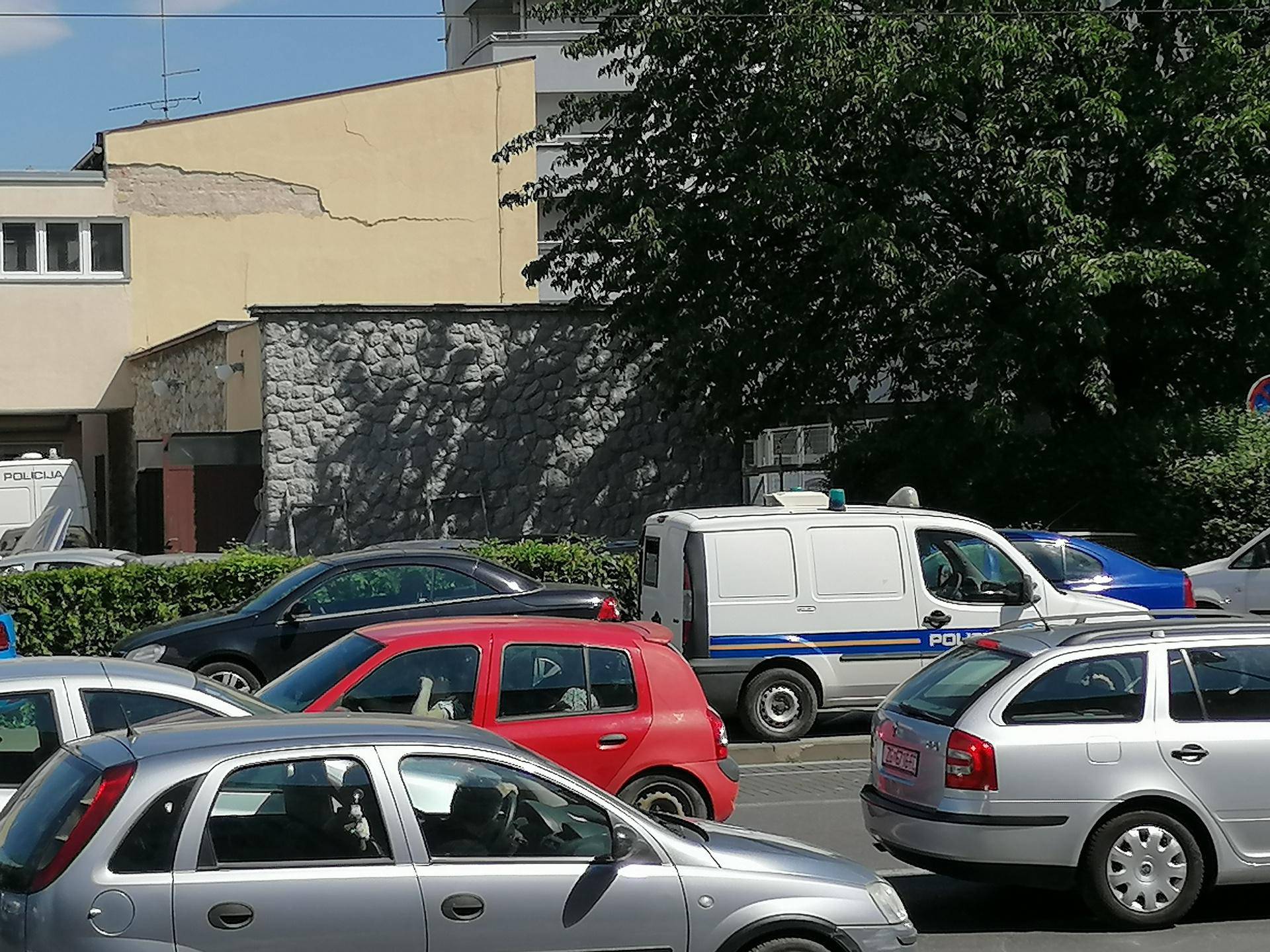 Dojava o bombi ispred postaje u Dubravi: Policija je sve ogradila