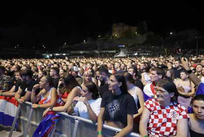 FOTO Ogromne gužve na ulazu u Imotski: Pogledajte kakva je bila atmosfera prije koncerta