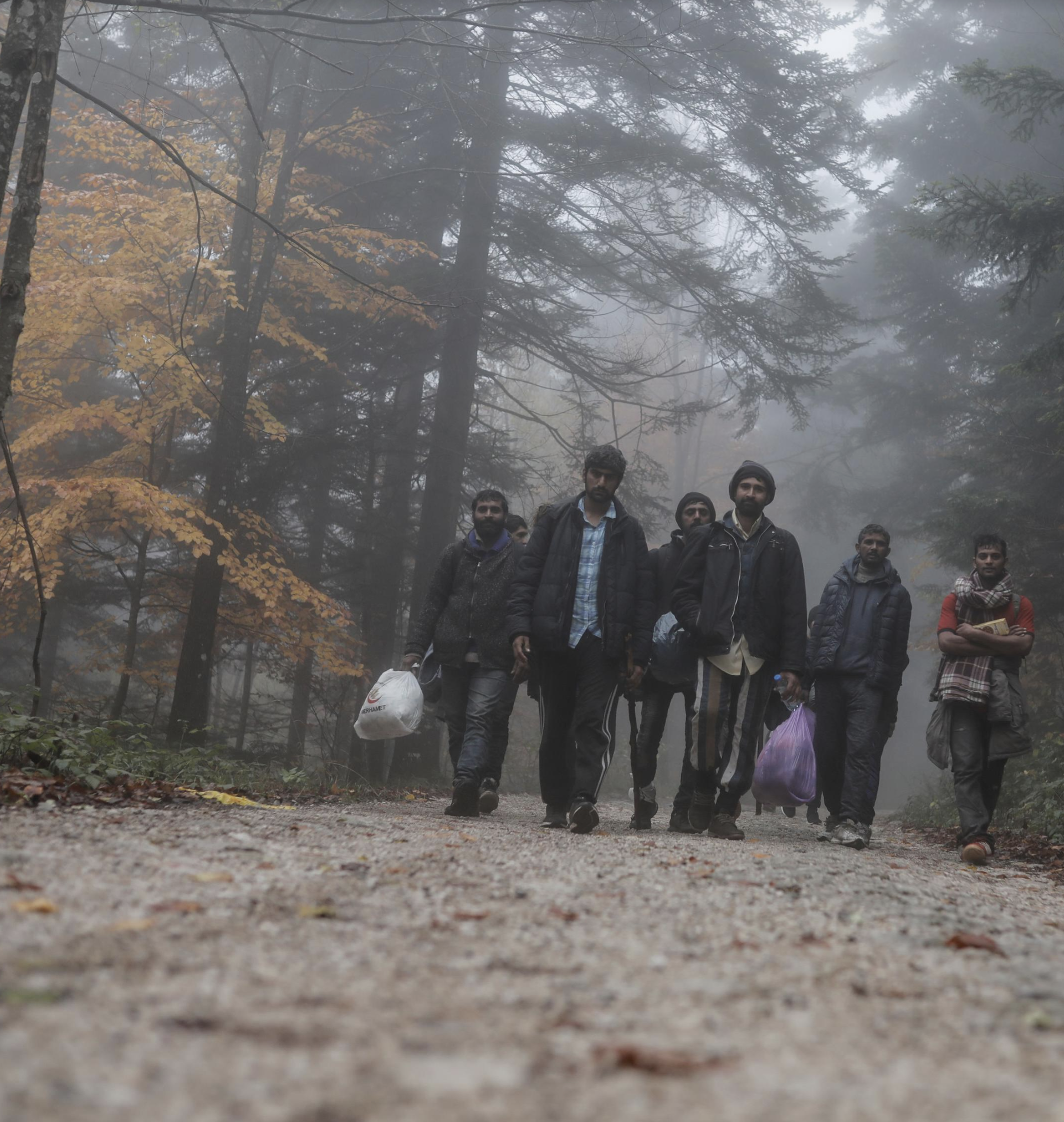 Pucao je u zrak, poskliznuo se, a metak je pogodio migranta