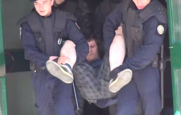 Policija iznijela članove obitelji Vojnović i aktiviste Živog zida