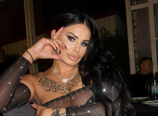 FOTO Sjećate se 'dame' koja je tukla ZET-ovca? Protjerali je iz Hrvatske. Evo gdje je danas