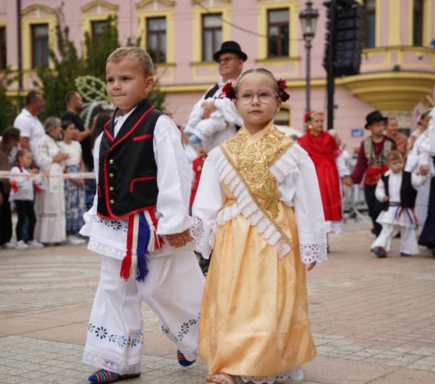 Dječje vinkovačke jeseni: Spoj folklora i slavonskih pjesama