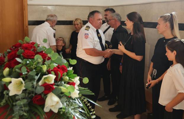 Omiš: Sprovod bivšeg vatrogasnog zapovjednika Drage Lelasa