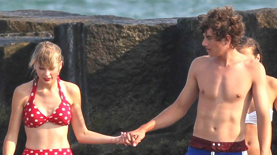 Exclusive - Taylor Swift And Conor Kennedy Take A Beach Stroll