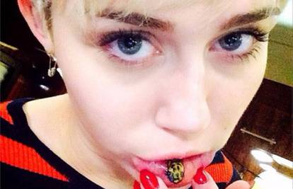 Nema dečka ni prijatelja: Miley Cyrus užasno je usamljena