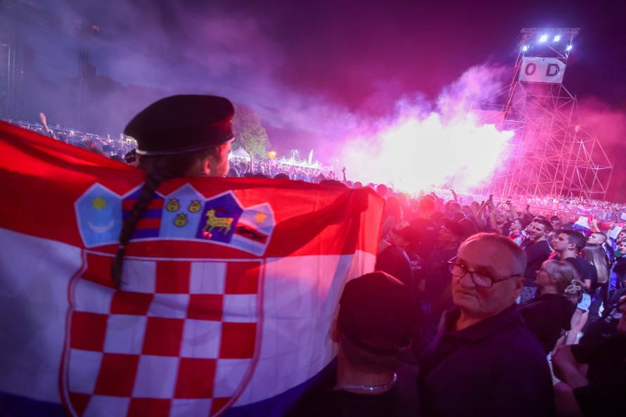 Obožavatelji na velikom koncertu Marka Perkovića Thompsona u Sinju