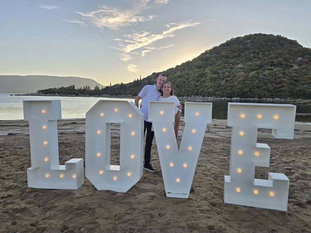 FOTO Omiljena Marija u 'Životu na vagi' izgubila je 45 kg, a sad na plaži uživa sa zaručnikom