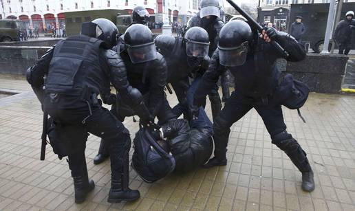 Prosvjedovali za bolji životni standard pa ih policija uhitila