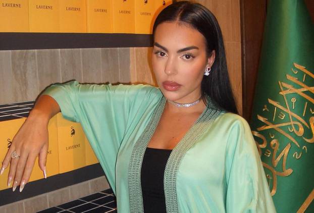 FOTO Mamma mia! Pogledajte Ronaldovu Georginu u Veneciji: Kratkim hlačicama šokirala sve