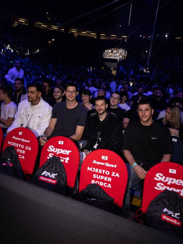 FOTO FNC spektakl u Areni privukao brojne zvijezde: Stigli Mandžukić, legendarni Cro Cop