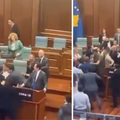 VIDEO Izbila tuča u kosovskom parlamentu, zastupnik premijera polio vodom