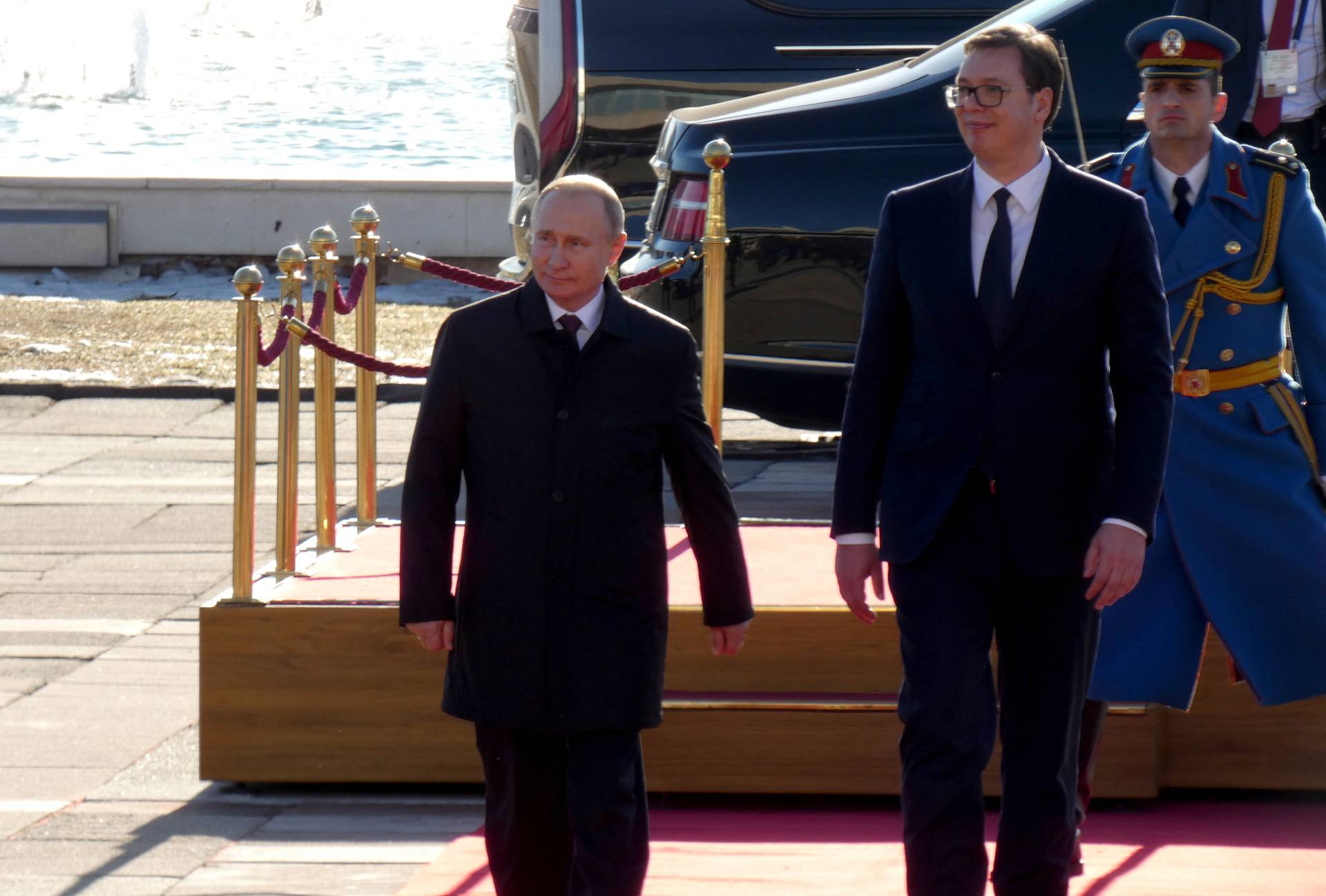 Jeste li primijetili kako Putin hoda? Istraživali ga i stručnjaci, sumnjali da ima Parkinsonovu