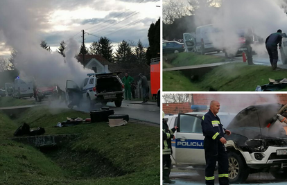 Policajci jurili po migrante pa im se usred vožnje zapalio auto