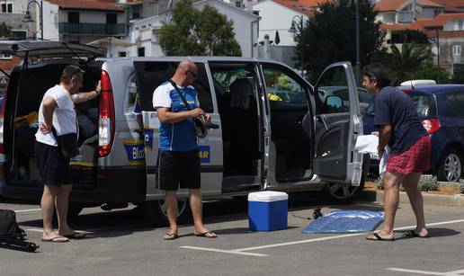 Dvojcu iz 'Večernje škole' u Splitu probušili sve četiri gume