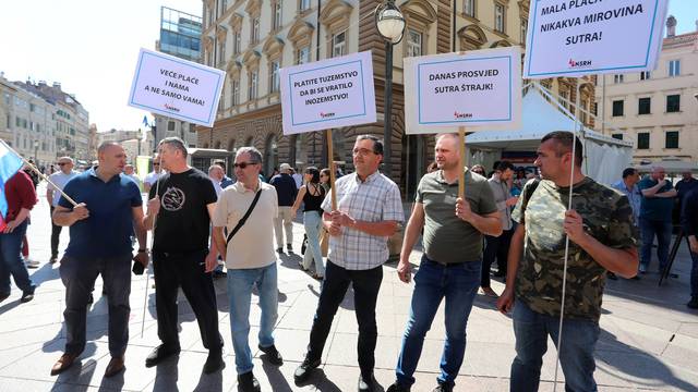 Rijeka: Prosvjed radnika Autotroleja na Korzu