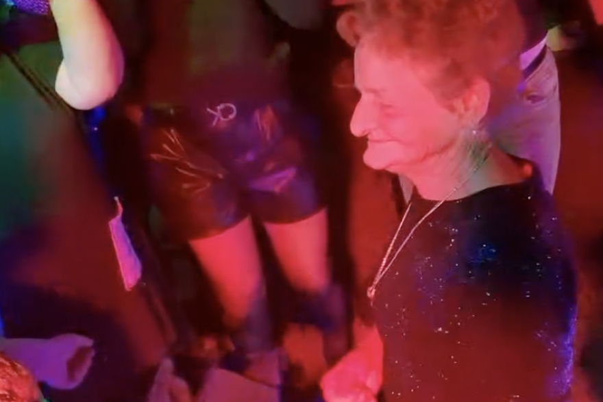 Tulum za pamćenje: Baka Milica proslavila 70. rođendan u noćnom klubu u Trnovcu