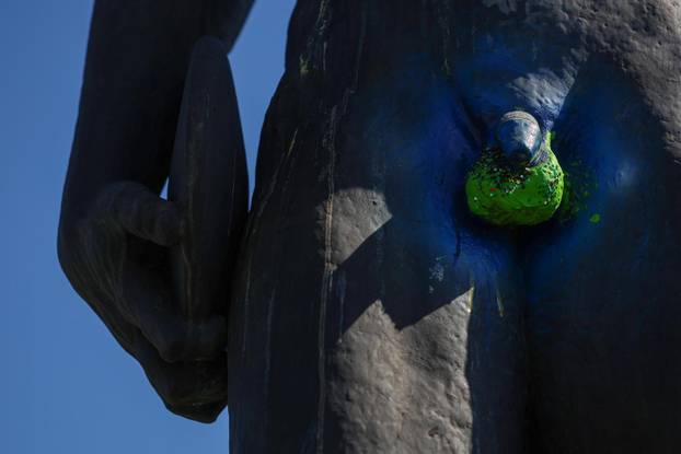 Zagreb: Na Uskrs osvanuli pofarbani testisi Bacača diska 