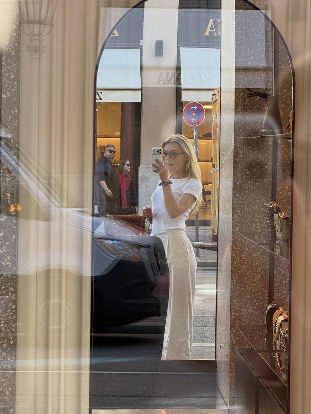 FOTO Vuškovićev trener zaludio je Engleze! Oženio se u tajnosti i mlađi je od kapetana Brightona