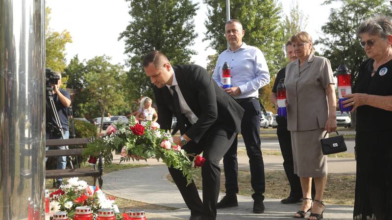 FOTO Hrvatska traga za još 1744 ljudi, u Vukovaru obilježavaju Dan sjećanja na nestale u ratu