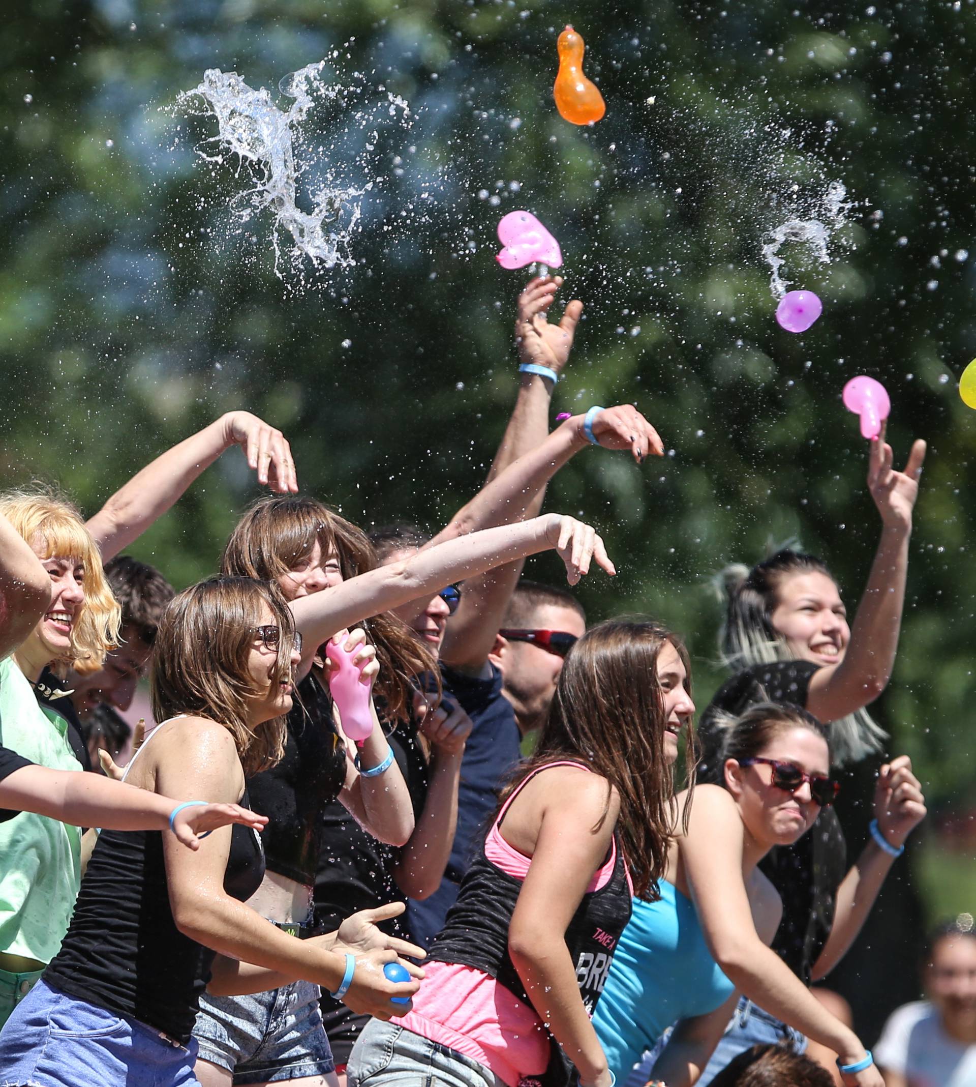 Luda zabava: Na Jarunu su ispalili 180.000 vodenih balona