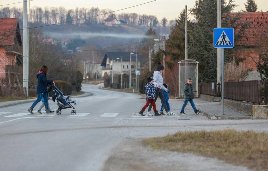 'Ova cesta je ruski rulet! Zar treba čekati da dijete strada?!'